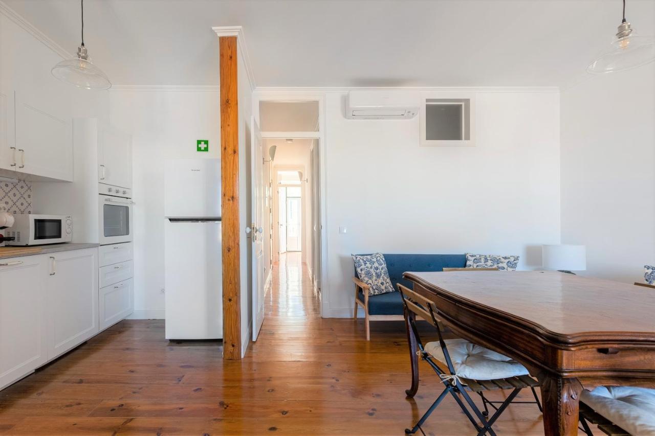 ליסבון White & Blue Vintage Home In Graca מראה חיצוני תמונה