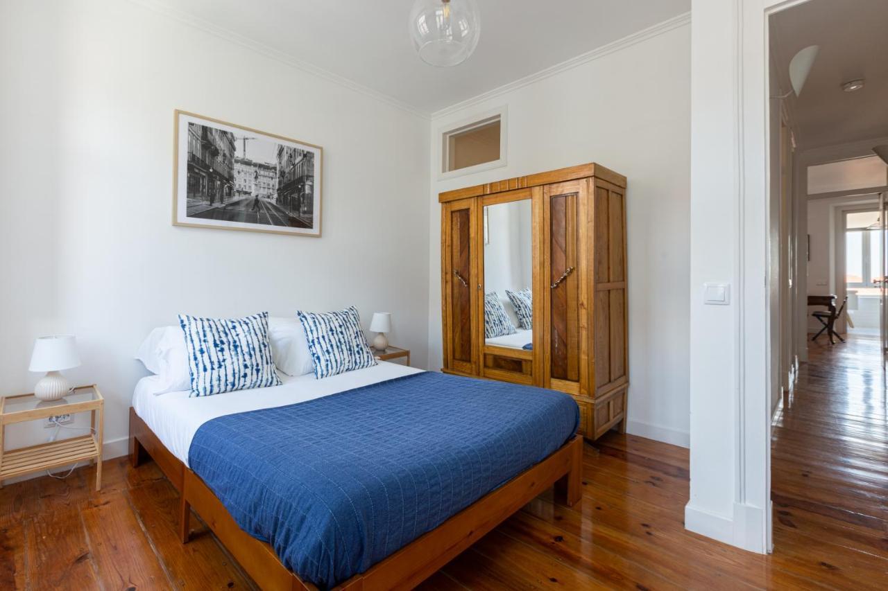 ליסבון White & Blue Vintage Home In Graca מראה חיצוני תמונה