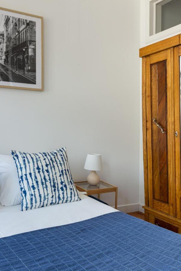 ליסבון White & Blue Vintage Home In Graca מראה חיצוני תמונה