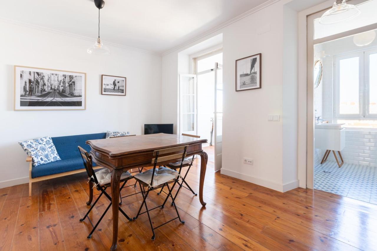 ליסבון White & Blue Vintage Home In Graca מראה חיצוני תמונה
