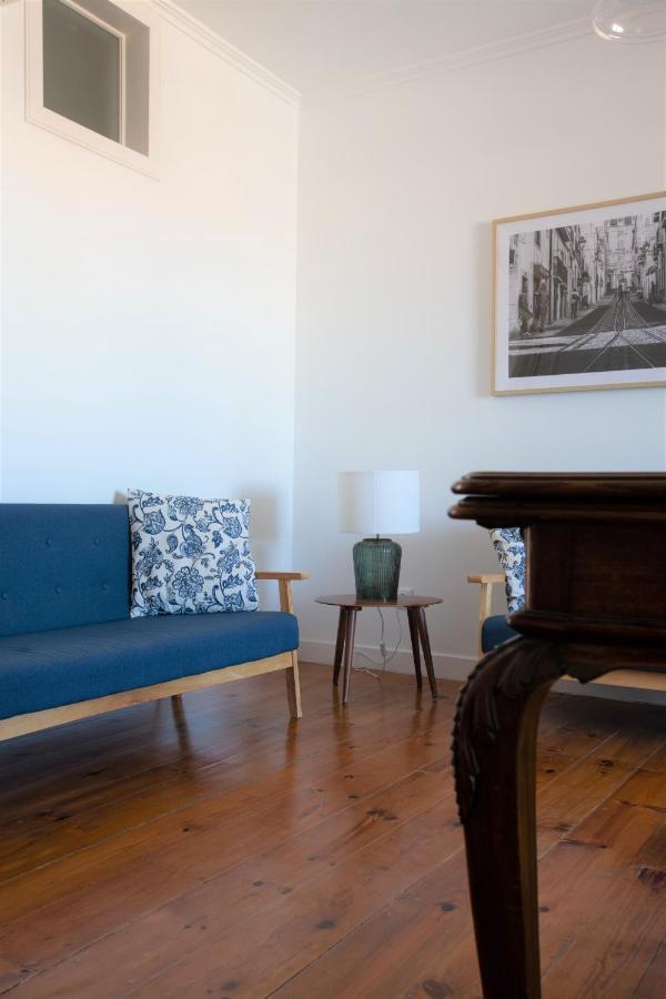 ליסבון White & Blue Vintage Home In Graca מראה חיצוני תמונה