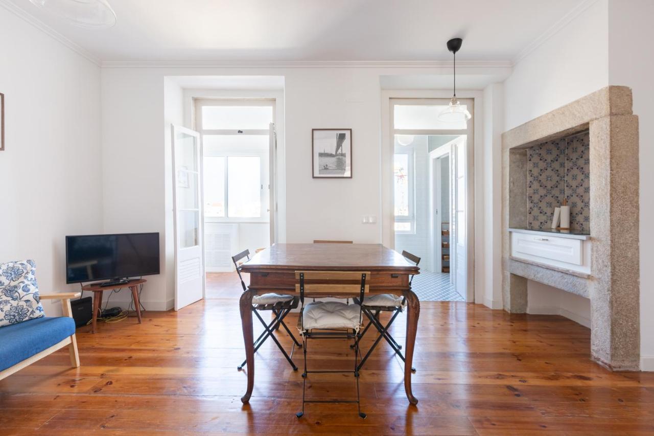 ליסבון White & Blue Vintage Home In Graca מראה חיצוני תמונה