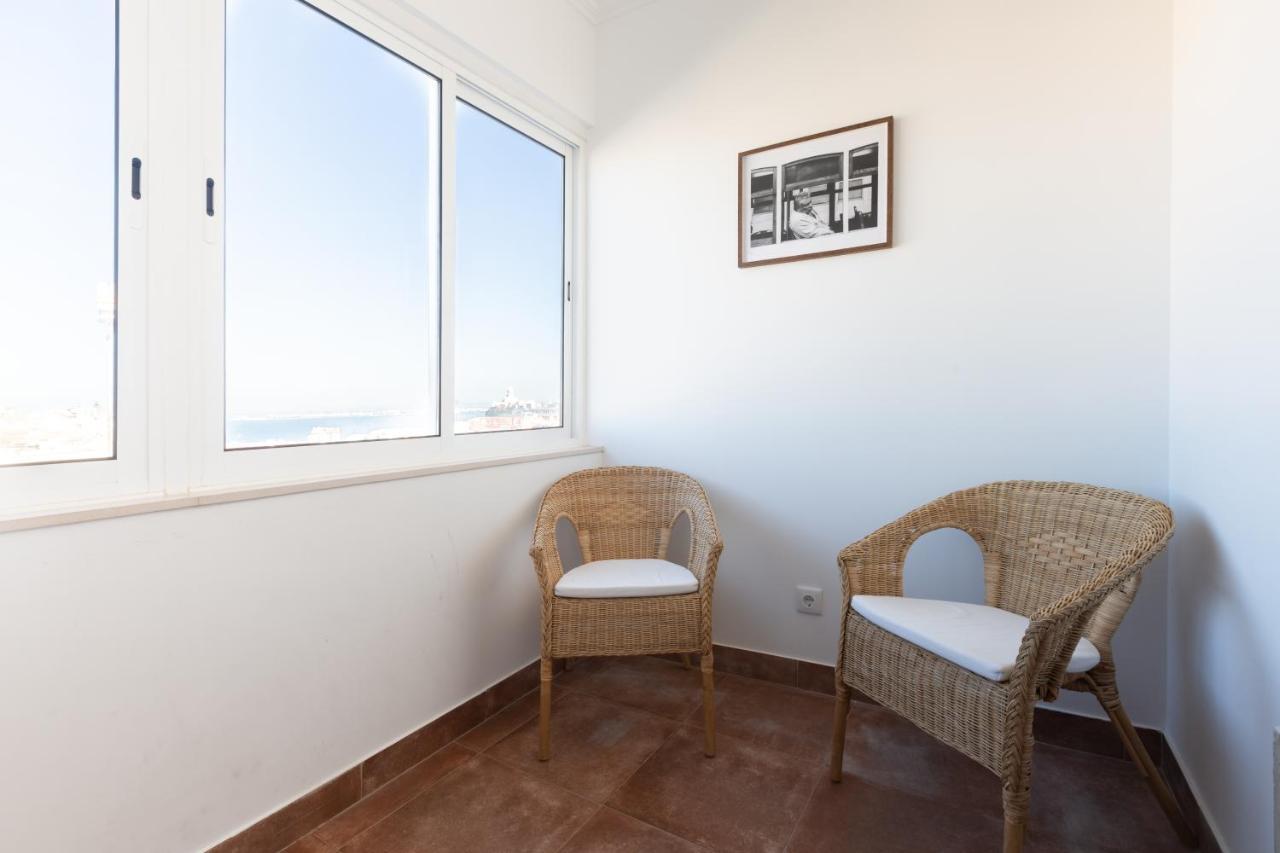 ליסבון White & Blue Vintage Home In Graca מראה חיצוני תמונה